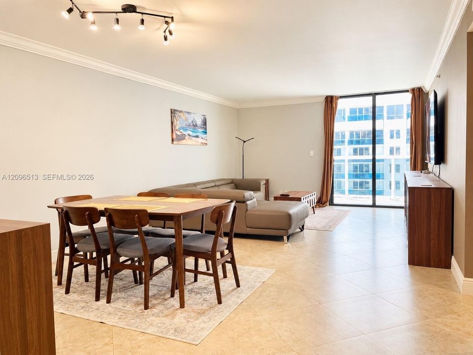 В аренду: $4,300 (2 спален, 2 ванн, 1121 Квадратных фут)