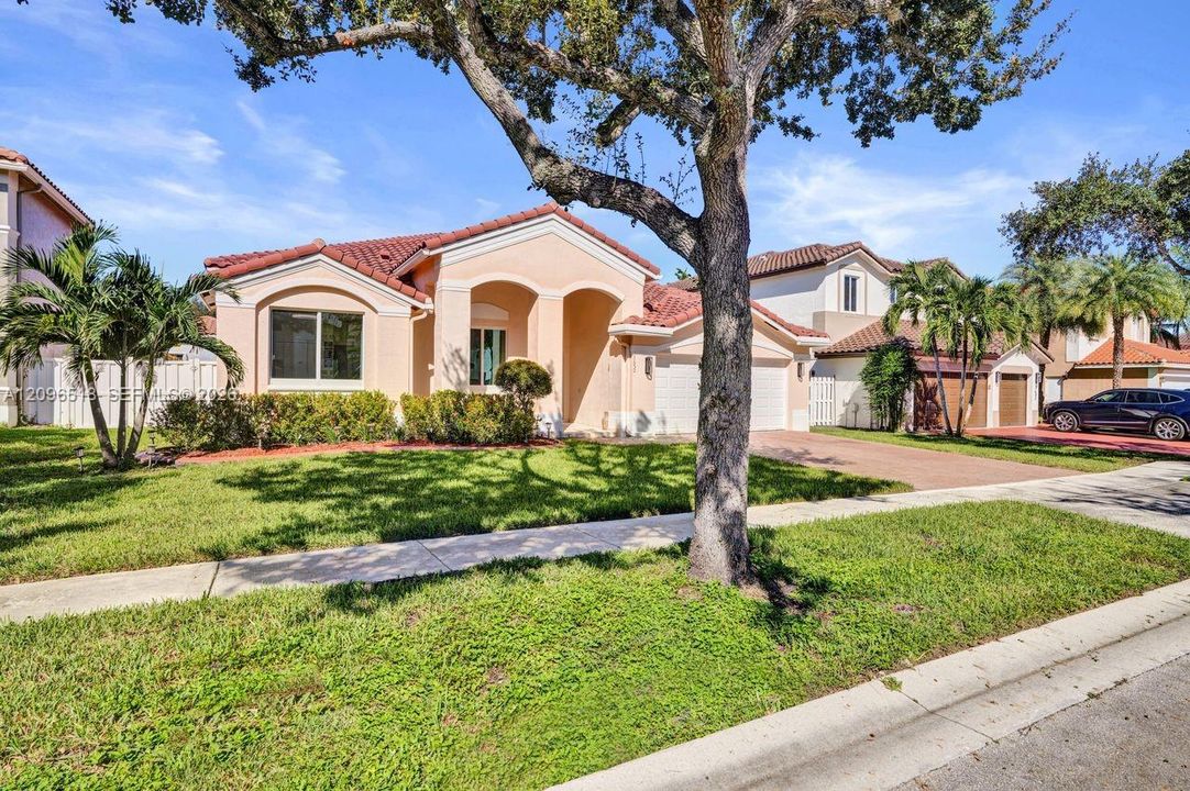 For Sale: $875,000 (4 beds, 2 baths, 2481 Square Feet)