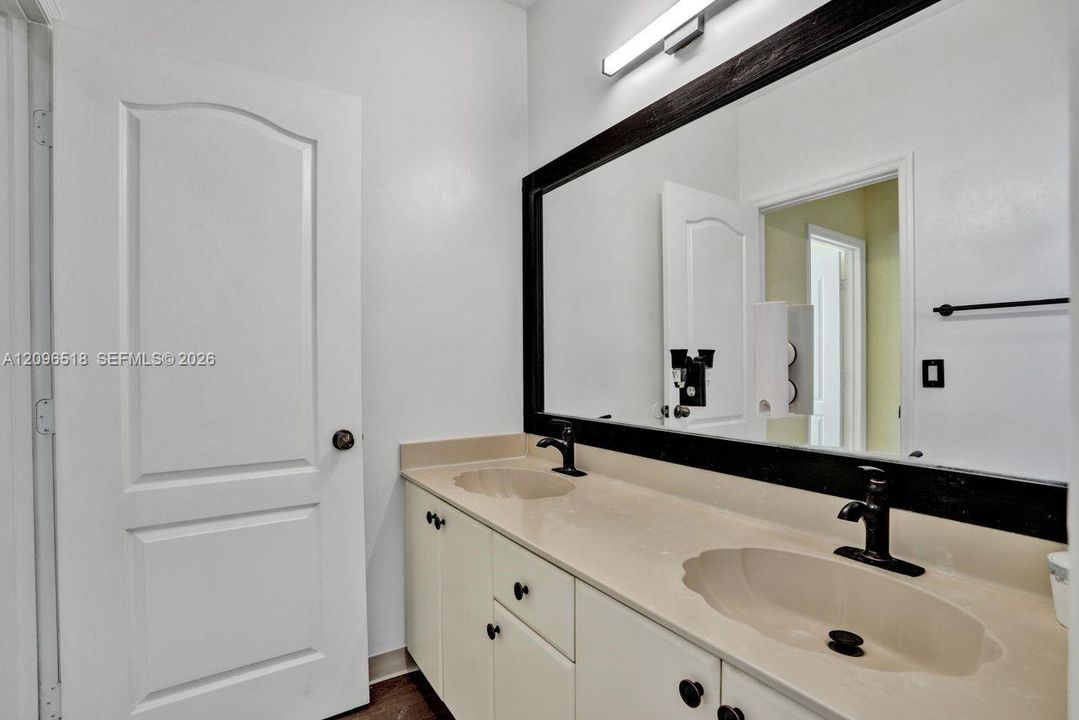 For Sale: $875,000 (4 beds, 2 baths, 2481 Square Feet)
