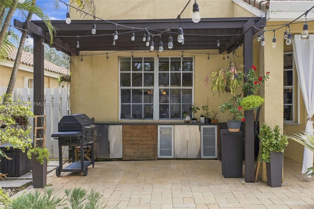 For Sale: $995,000 (4 beds, 2 baths, 2672 Square Feet)