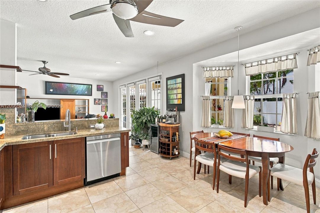 For Sale: $995,000 (4 beds, 2 baths, 2672 Square Feet)