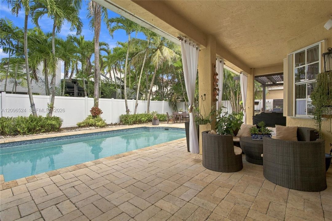 For Sale: $995,000 (4 beds, 2 baths, 2672 Square Feet)