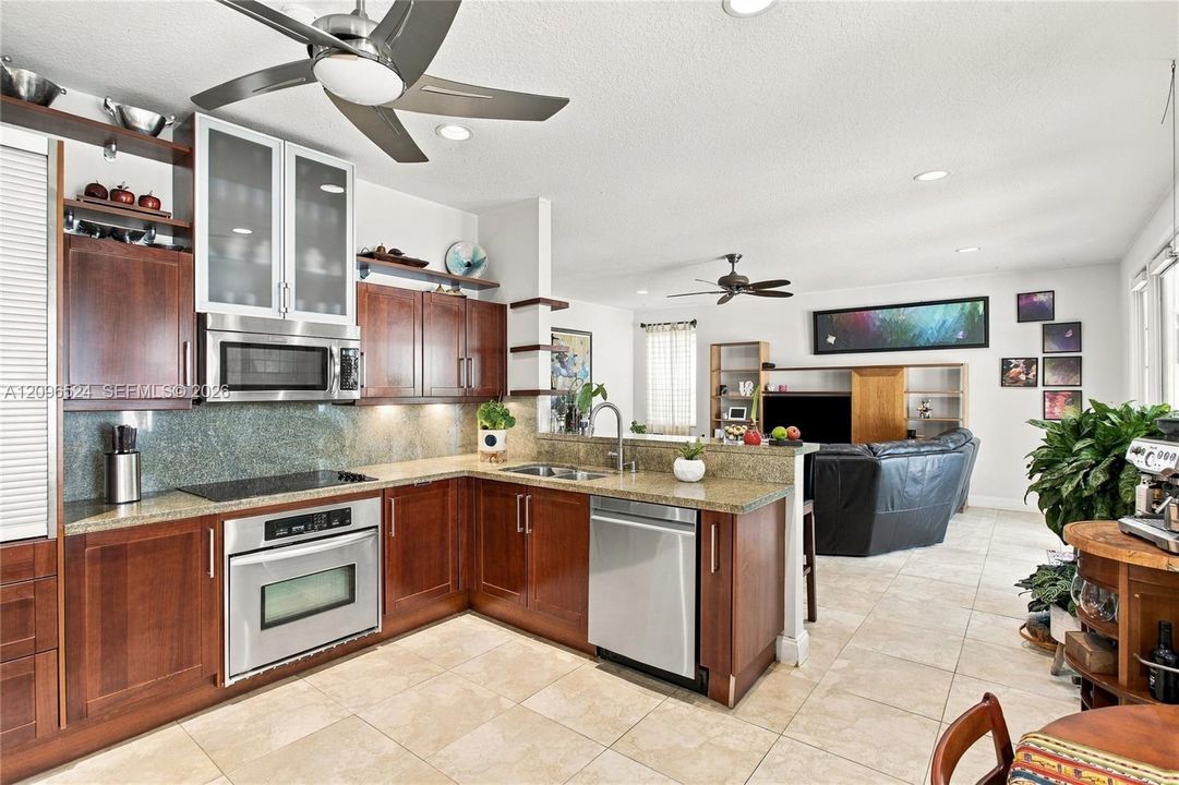 For Sale: $995,000 (4 beds, 2 baths, 2672 Square Feet)