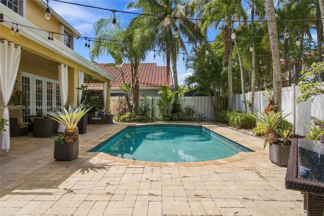 For Sale: $995,000 (4 beds, 2 baths, 2672 Square Feet)