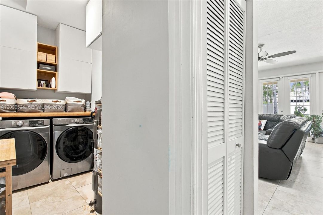 For Sale: $995,000 (4 beds, 2 baths, 2672 Square Feet)