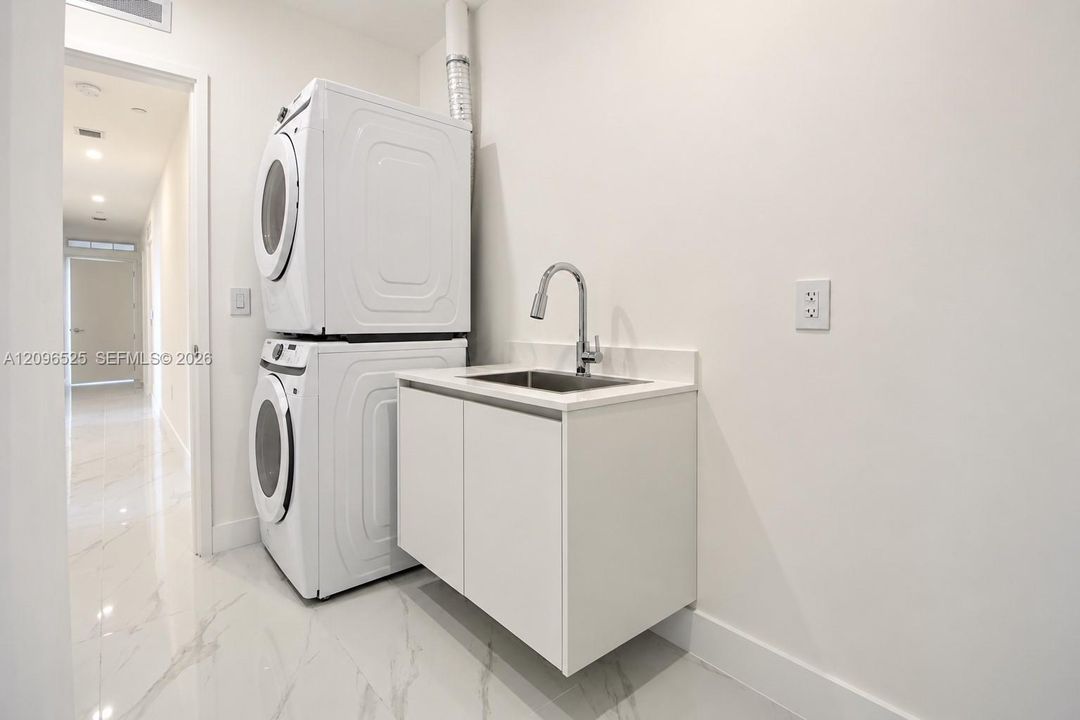 For Sale: $4,400,000 (4 beds, 5 baths, 2625 Square Feet)