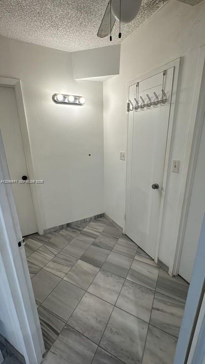 For Rent: $3,000 (1 beds, 1 baths, 906 Square Feet)