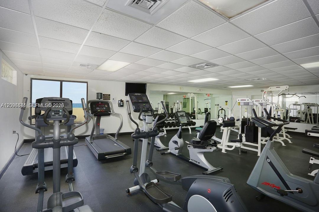 For Rent: $3,000 (1 beds, 1 baths, 906 Square Feet)