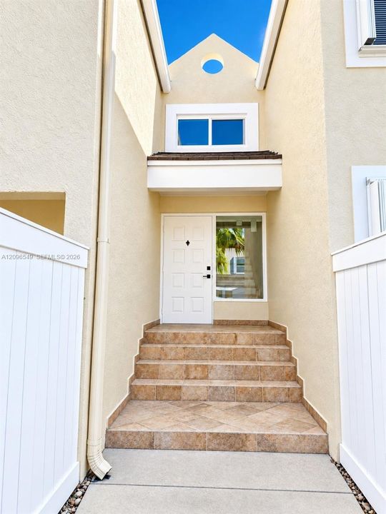 For Rent: $3,100 (2 beds, 2 baths, 1025 Square Feet)