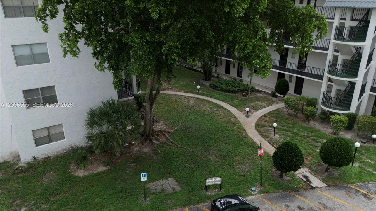 For Rent: $2,000 (2 beds, 2 baths, 1200 Square Feet)