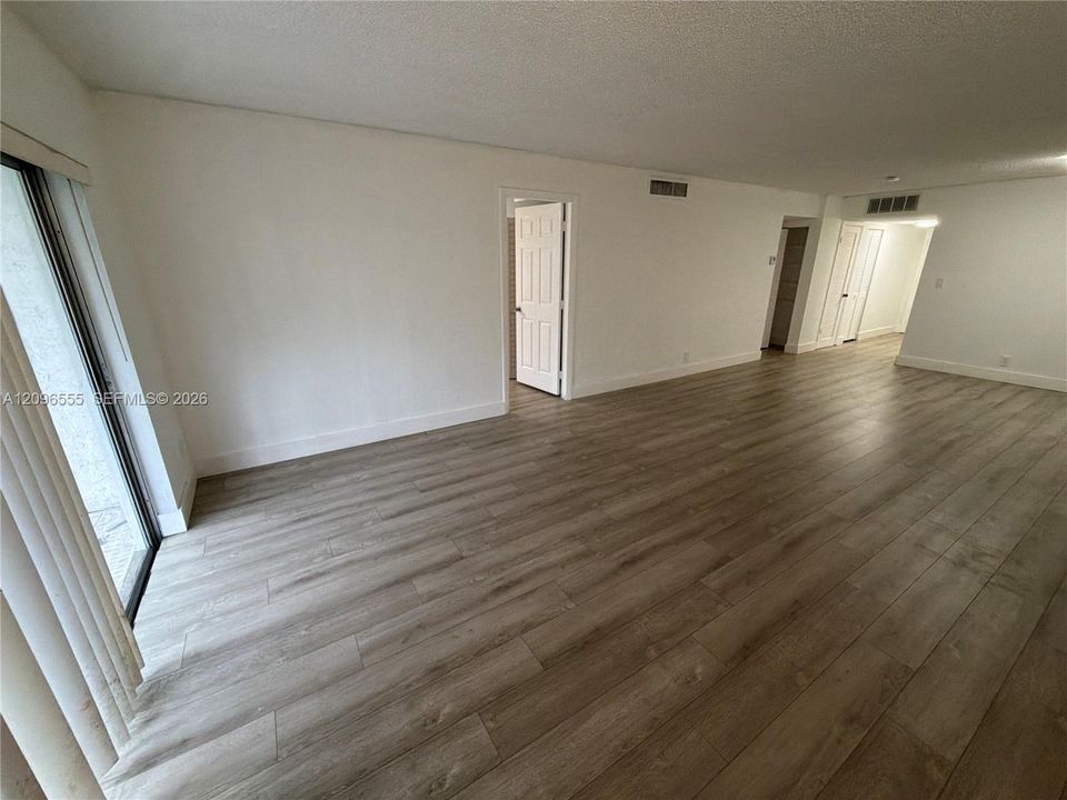 For Rent: $2,000 (2 beds, 2 baths, 1200 Square Feet)