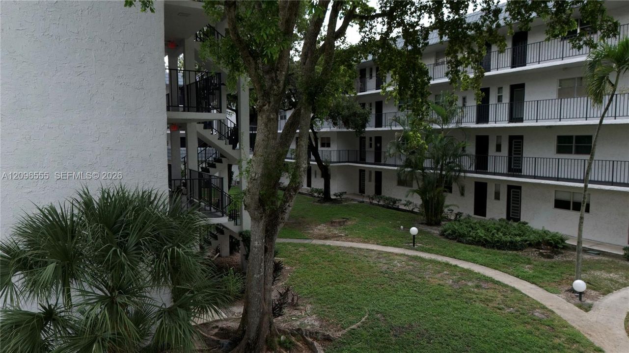 For Rent: $2,000 (2 beds, 2 baths, 1200 Square Feet)