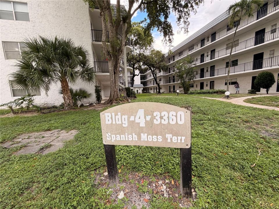 For Rent: $2,000 (2 beds, 2 baths, 1200 Square Feet)
