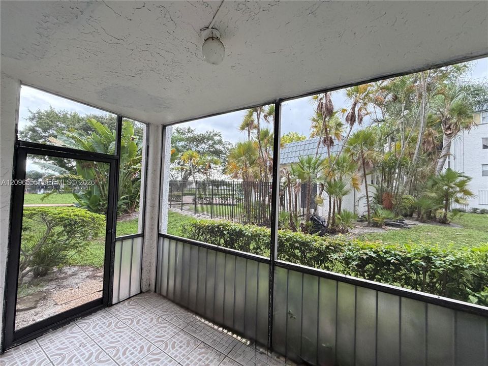 For Rent: $2,000 (2 beds, 2 baths, 1200 Square Feet)
