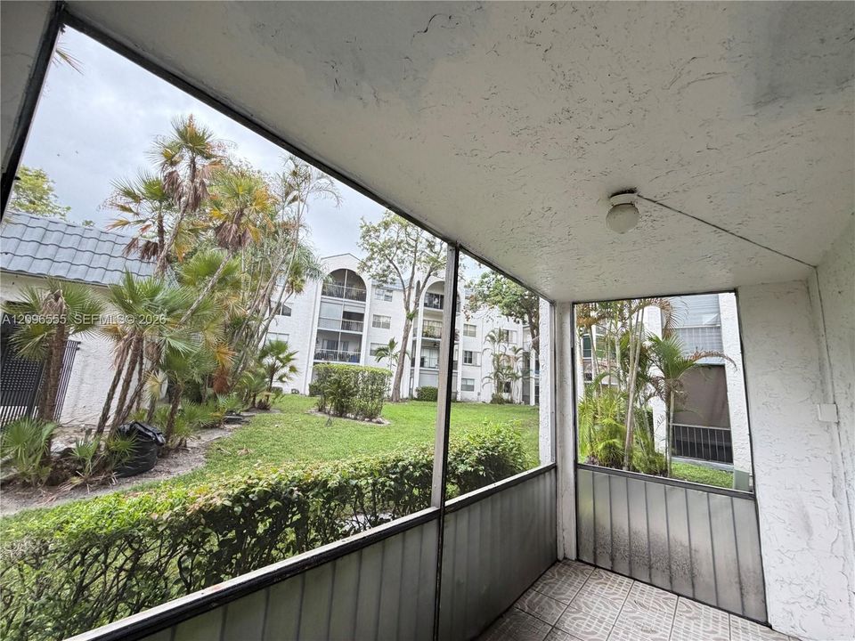 For Rent: $2,000 (2 beds, 2 baths, 1200 Square Feet)
