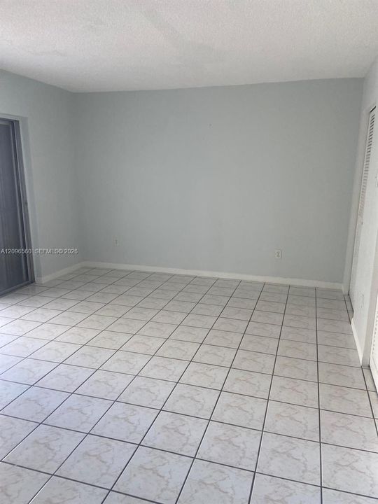 For Rent: $2,400 (1 beds, 1 baths, 770 Square Feet)