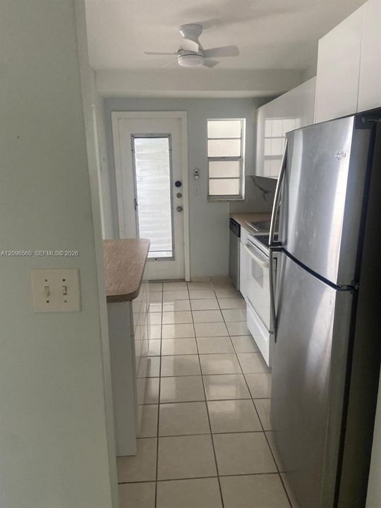 For Rent: $2,400 (1 beds, 1 baths, 770 Square Feet)