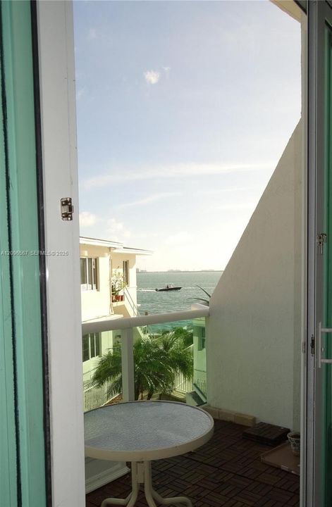 For Sale: $694,000 (2 beds, 2 baths, 1346 Square Feet)
