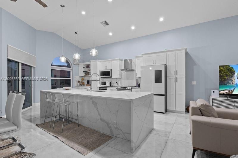 For Rent: $4,000 (3 beds, 2 baths, 1824 Square Feet)