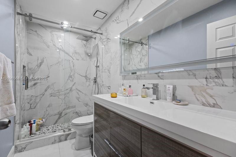 For Rent: $4,000 (3 beds, 2 baths, 1824 Square Feet)