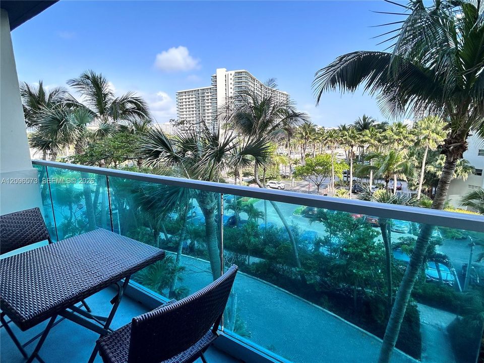 For Sale: $399,000 (1 beds, 1 baths, 880 Square Feet)