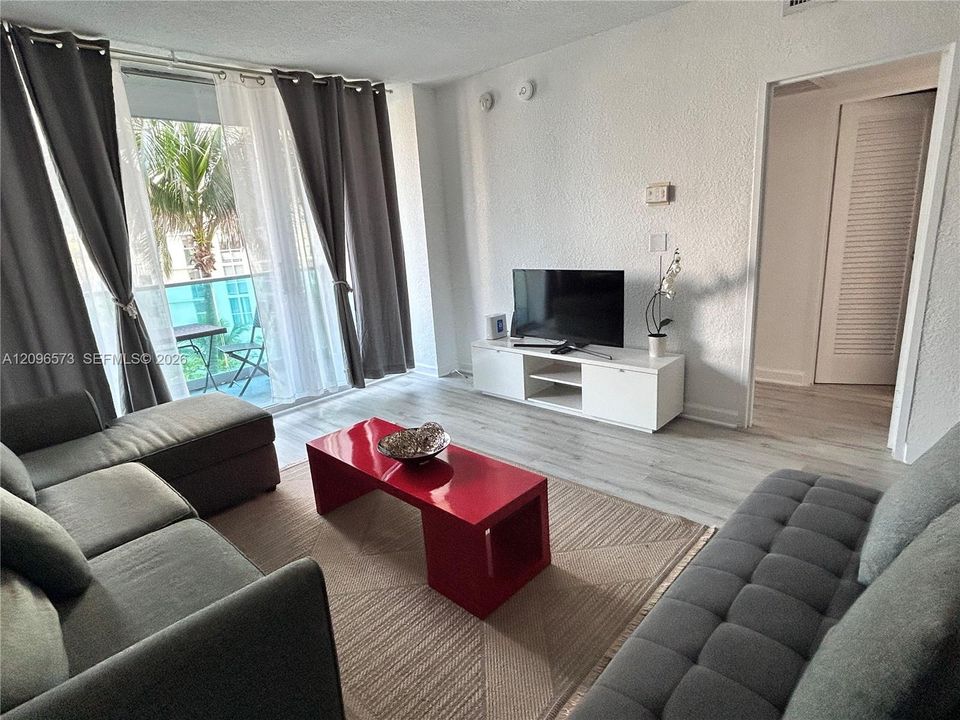For Sale: $399,000 (1 beds, 1 baths, 880 Square Feet)