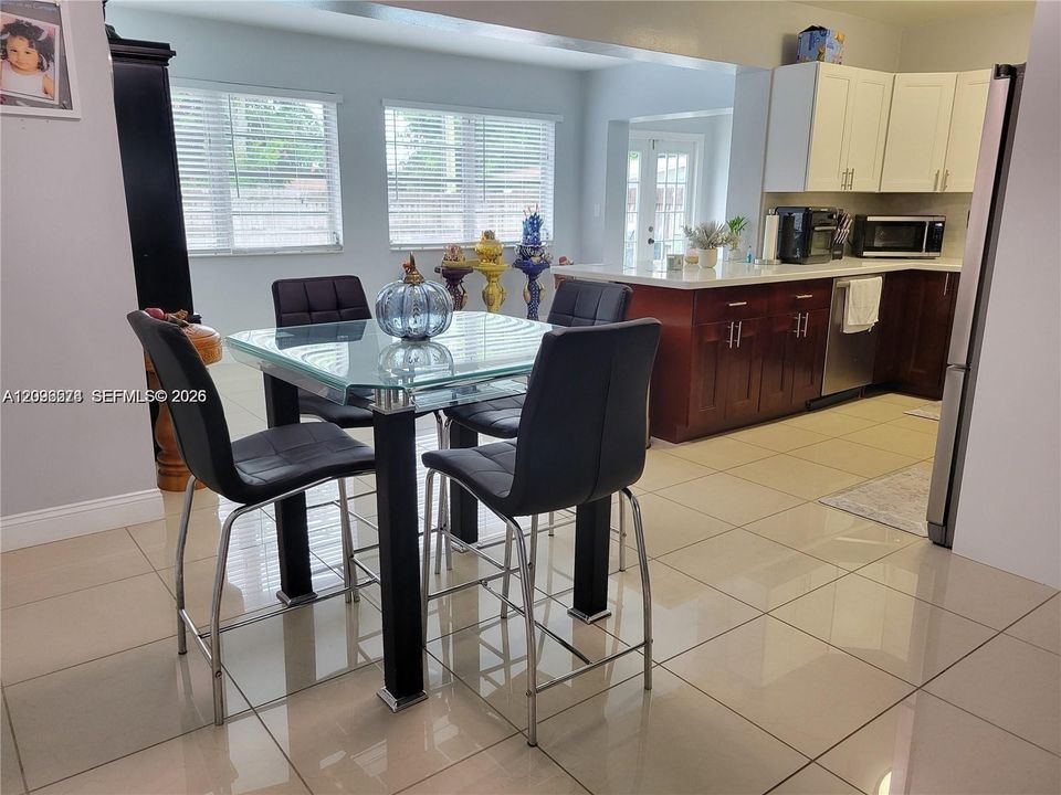 For Sale: $540,000 (3 beds, 2 baths, 1426 Square Feet)