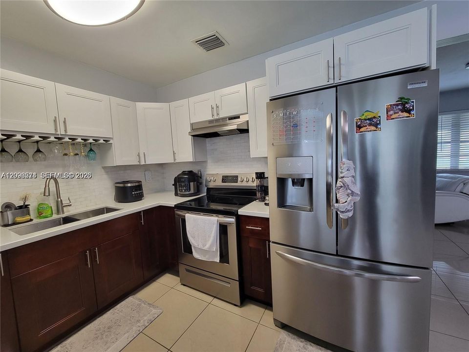 For Sale: $540,000 (3 beds, 2 baths, 1426 Square Feet)