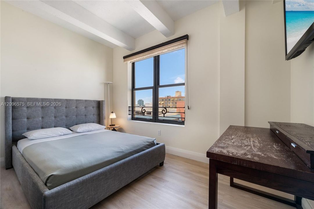 For Sale: $1,275,000 (2 beds, 2 baths, 1330 Square Feet)