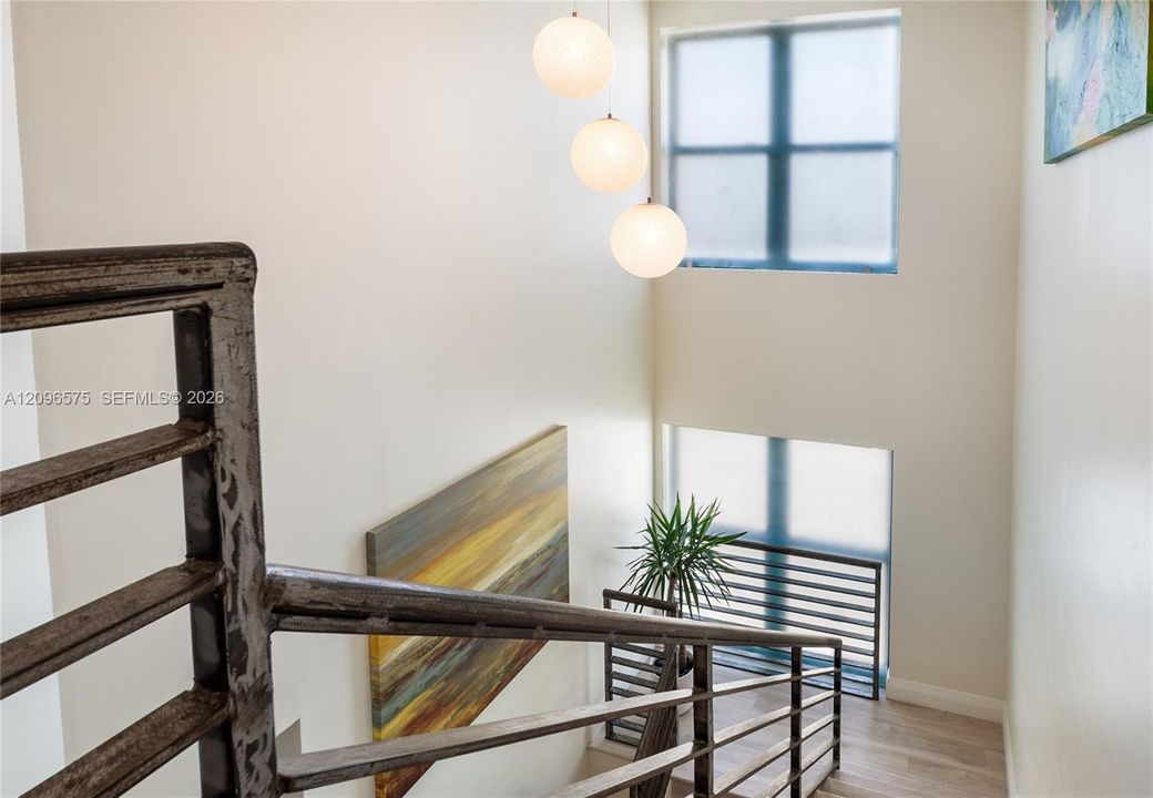 For Sale: $1,275,000 (2 beds, 2 baths, 1330 Square Feet)