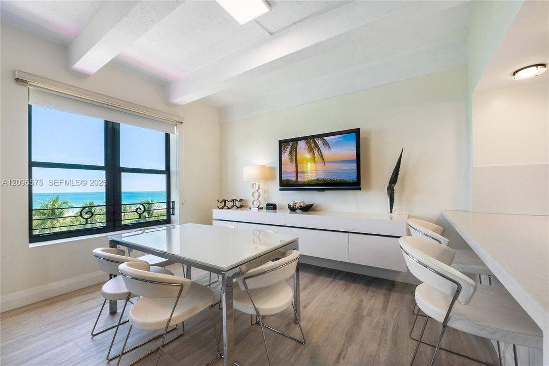 For Sale: $1,275,000 (2 beds, 2 baths, 1330 Square Feet)