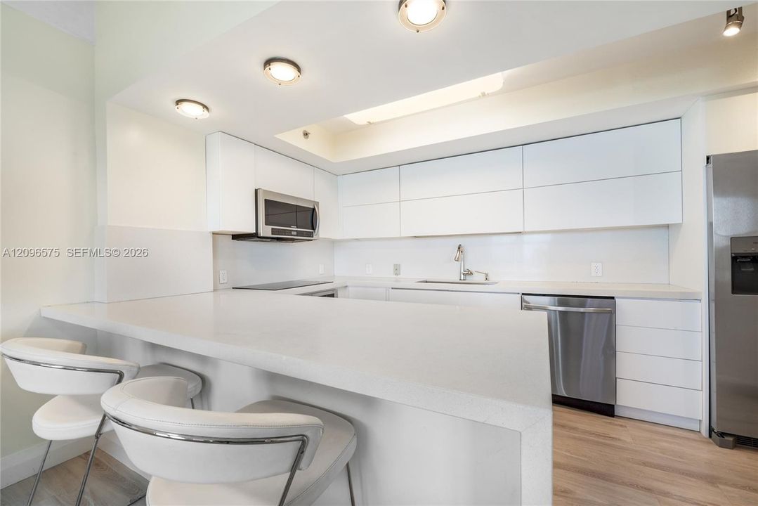 For Sale: $1,275,000 (2 beds, 2 baths, 1330 Square Feet)