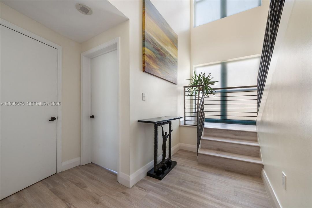For Sale: $1,275,000 (2 beds, 2 baths, 1330 Square Feet)