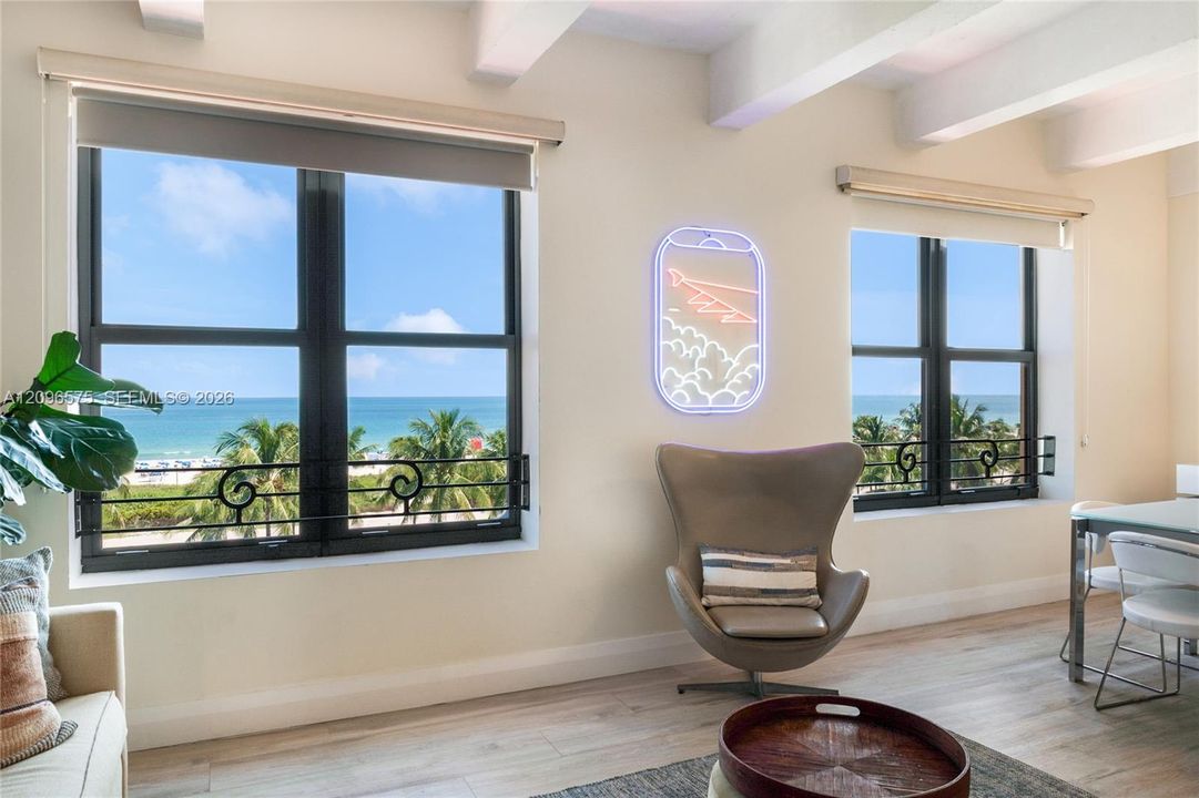 For Sale: $1,275,000 (2 beds, 2 baths, 1330 Square Feet)