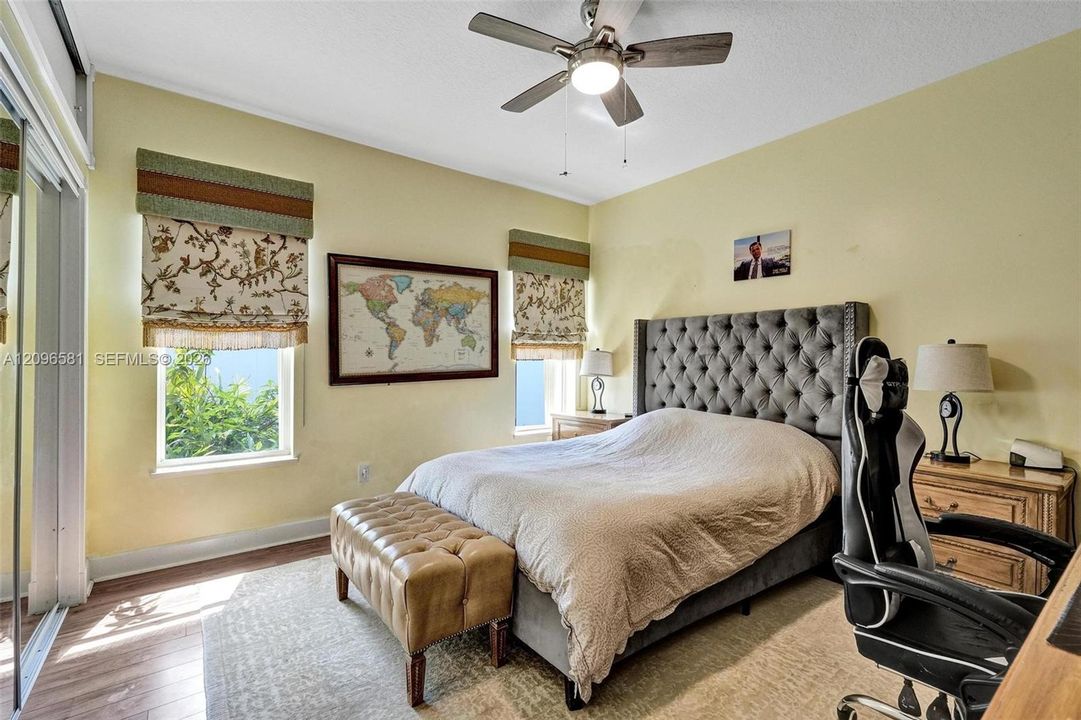 For Sale: $899,994 (4 beds, 3 baths, 2503 Square Feet)