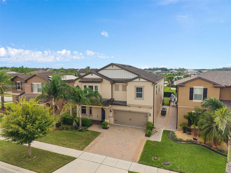 For Sale: $689,900 (4 beds, 3 baths, 4000 Square Feet)