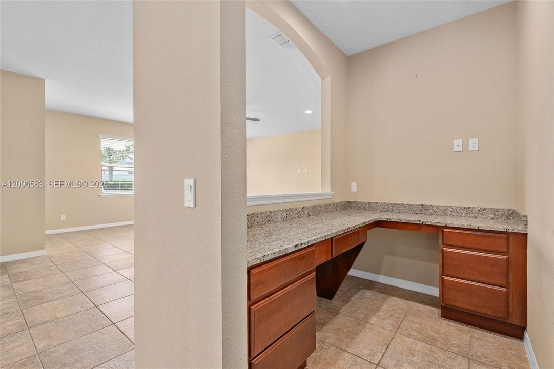 For Sale: $689,900 (4 beds, 3 baths, 4000 Square Feet)