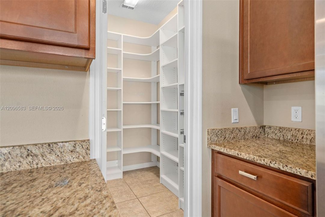 For Sale: $689,900 (4 beds, 3 baths, 4000 Square Feet)