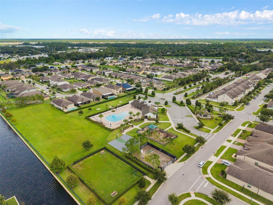 For Sale: $689,900 (4 beds, 3 baths, 4000 Square Feet)