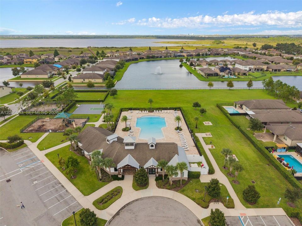 For Sale: $689,900 (4 beds, 3 baths, 4000 Square Feet)