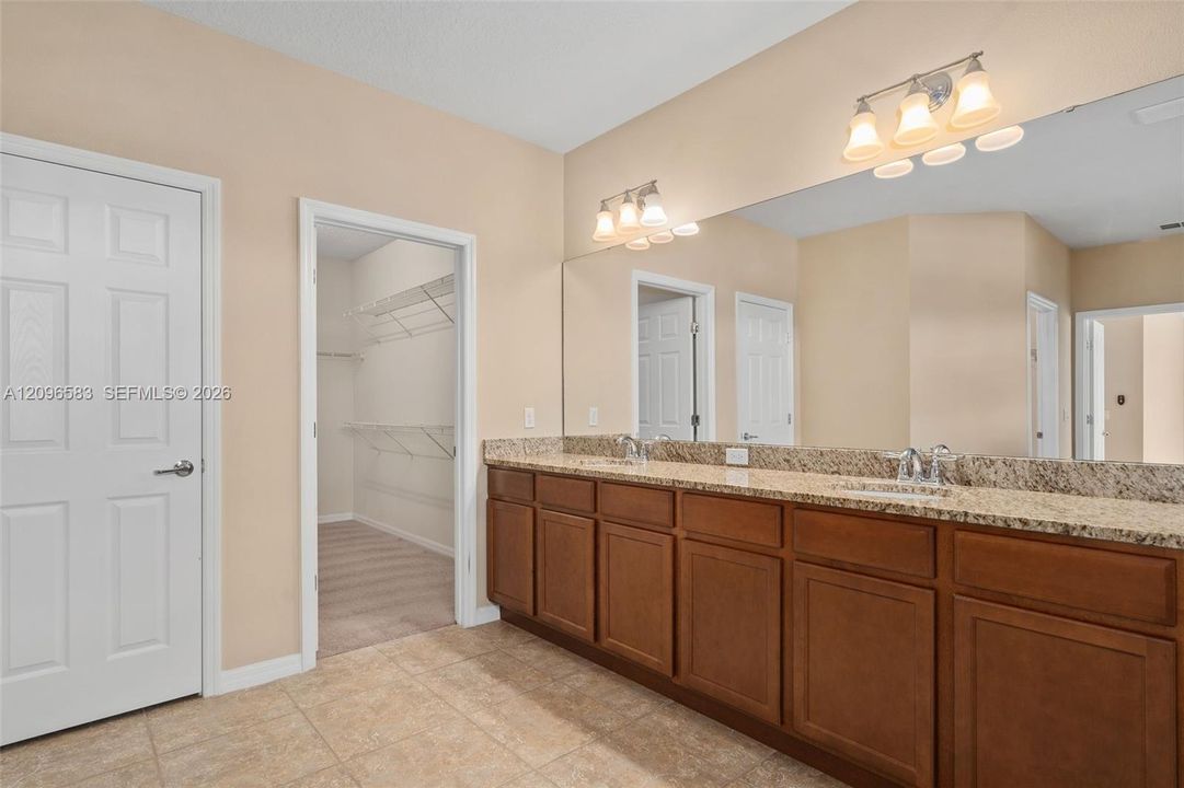 For Sale: $689,900 (4 beds, 3 baths, 4000 Square Feet)