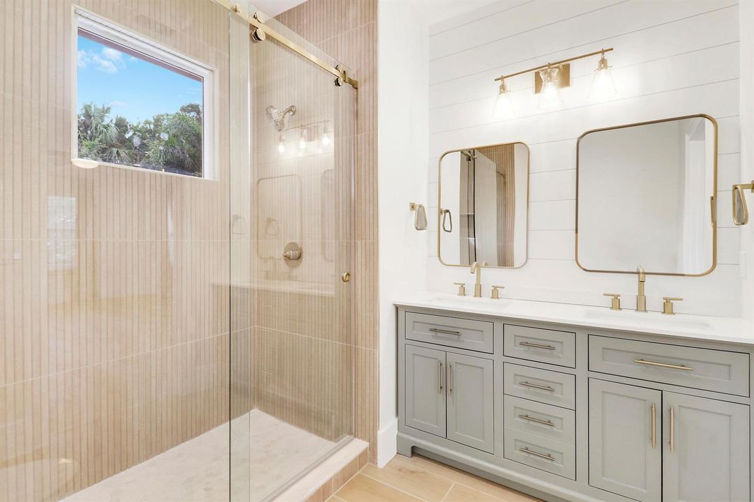Upstairs Primary Bath