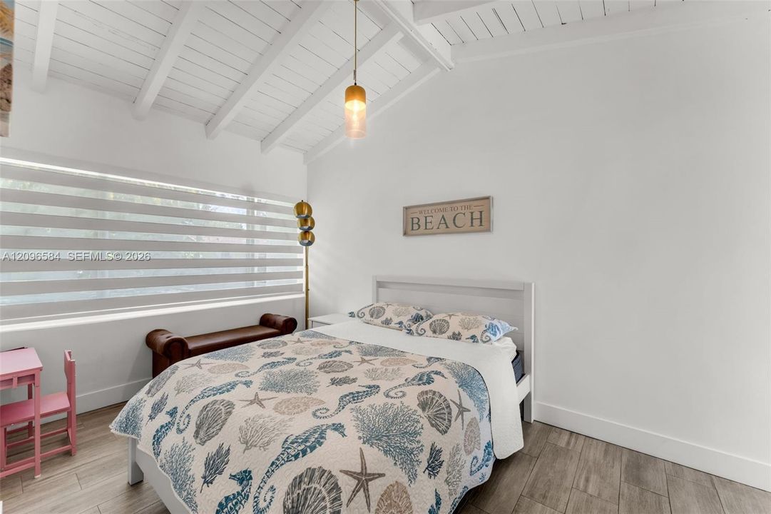 For Sale: $1,019,000 (2 beds, 1 baths, 1415 Square Feet)