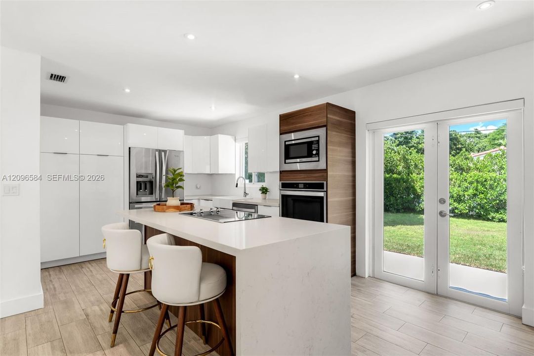 For Sale: $1,019,000 (2 beds, 1 baths, 1415 Square Feet)