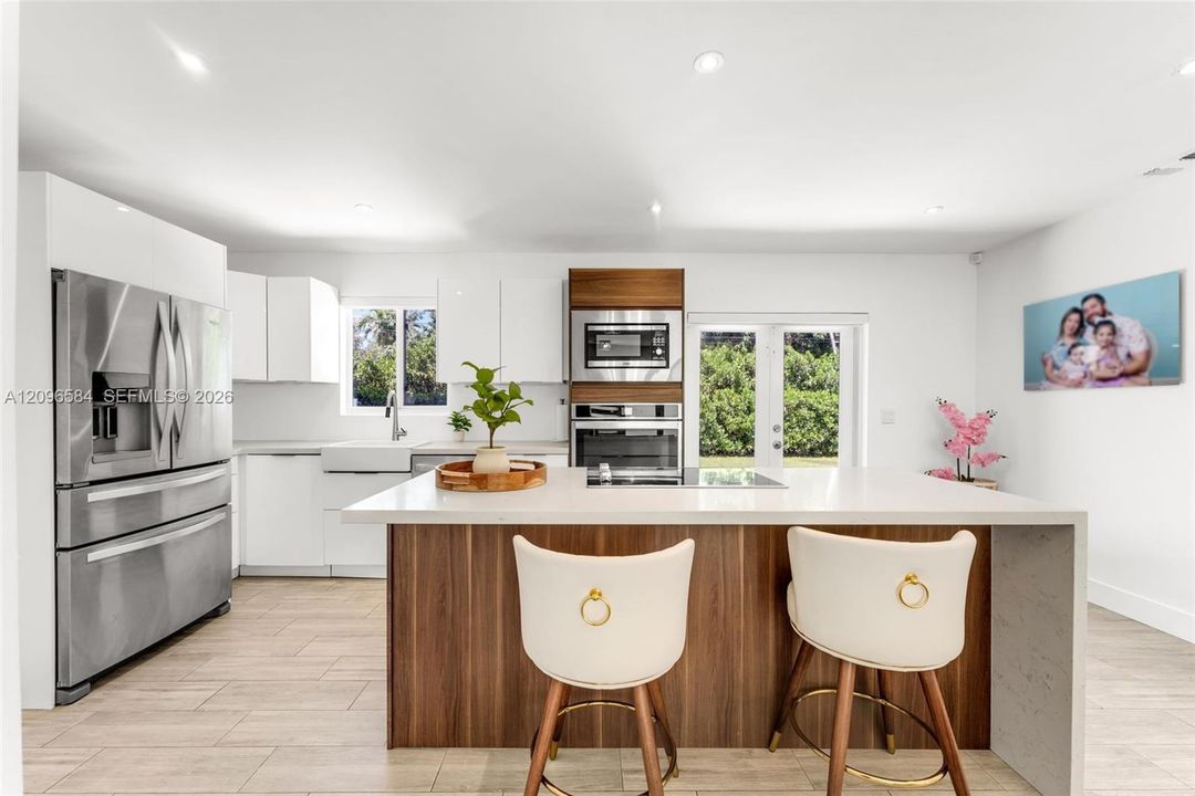 For Sale: $1,019,000 (2 beds, 1 baths, 1415 Square Feet)