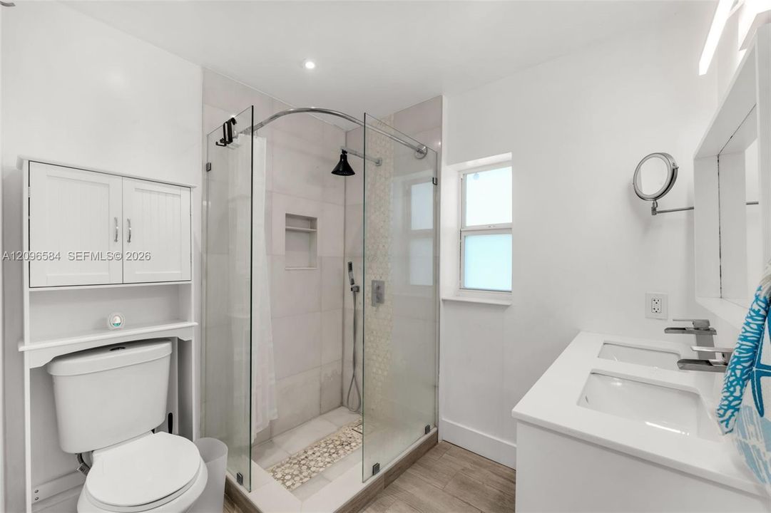 For Sale: $1,019,000 (2 beds, 1 baths, 1415 Square Feet)