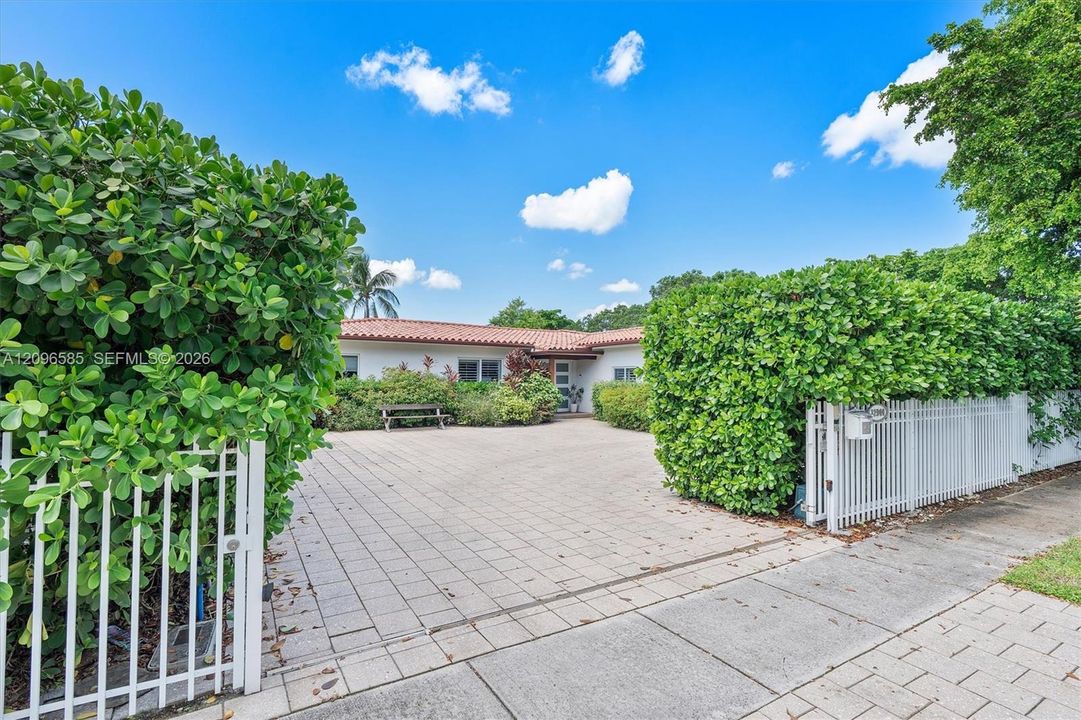 For Sale: $2,799,000 (4 beds, 3 baths, 2460 Square Feet)