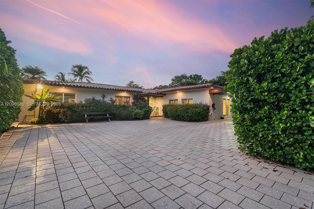 For Sale: $2,799,000 (4 beds, 3 baths, 2460 Square Feet)