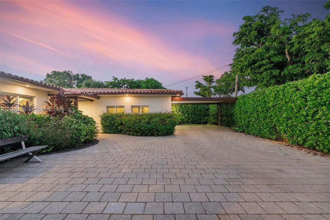 For Sale: $2,799,000 (4 beds, 3 baths, 2460 Square Feet)