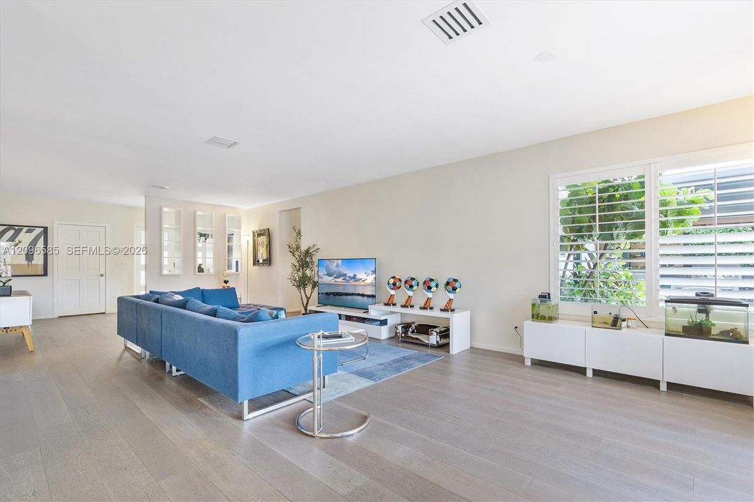 For Sale: $2,799,000 (4 beds, 3 baths, 2460 Square Feet)